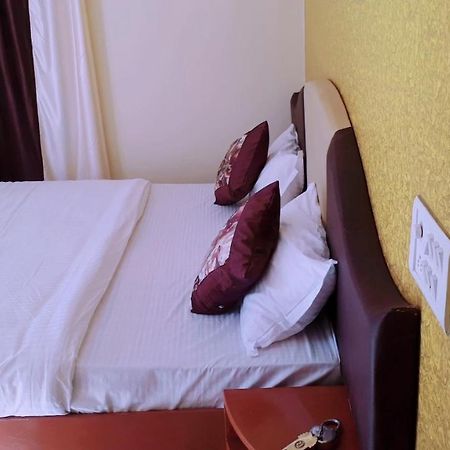 Paradise Hotel For Couples Mount Âbû Extérieur photo