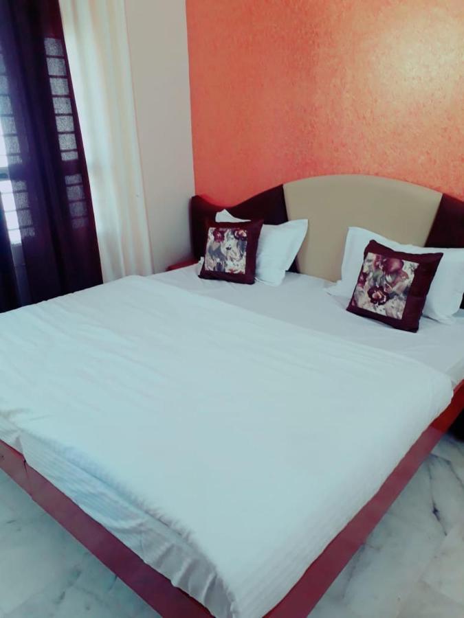 Paradise Hotel For Couples Mount Âbû Extérieur photo
